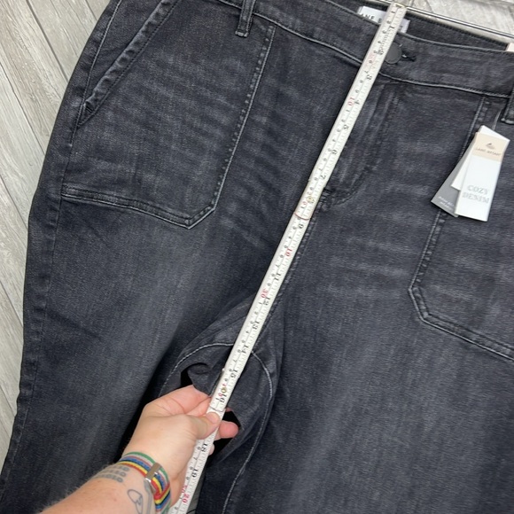 NWT Signature Fit Boyfriend Cozy Jogger Jean - Black Wash Size 20 short - Picture 16 of 16